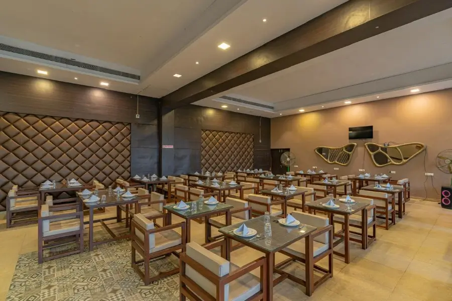 Kitchen & Bar